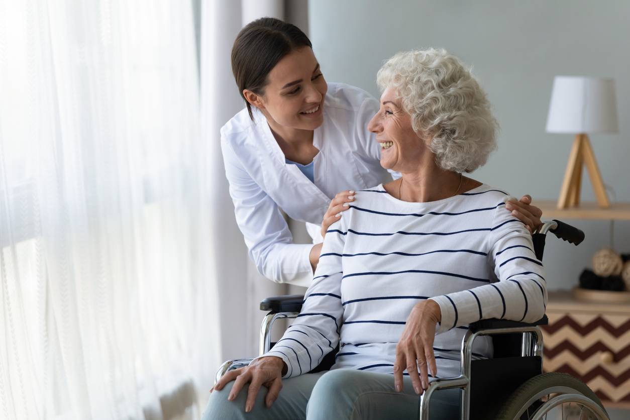 service aide à domicile proches âgés seniors soins
